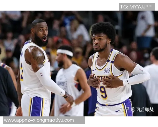 老詹是否该放弃背靠背比赛以保护身体女主持分析其对数据的执念