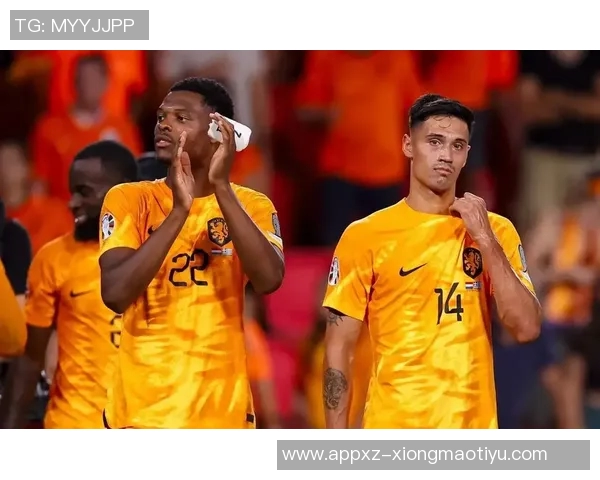 荷兰队官方推特发布海报热身世预赛对阵马耳他德容加克波等明星球员亮相